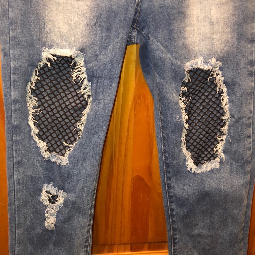 Fishnet Ripped Jeans 👖 🔥 - Picture 4 of 7